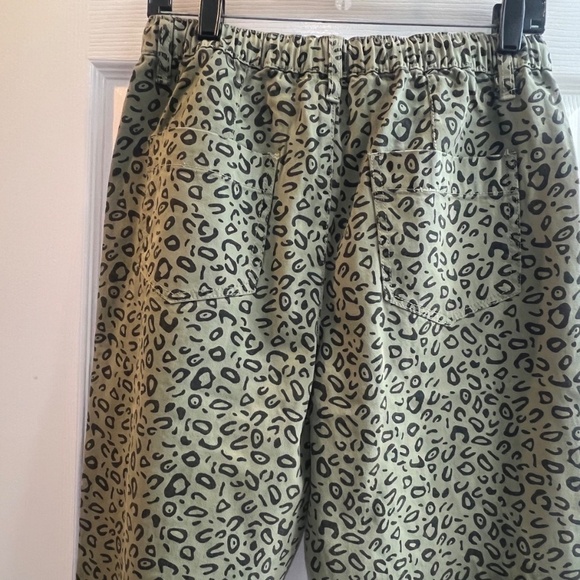 New Easel Cheetah Print Distressed Utility Cargo Pants Relaxed Fit Size Medium - Picture 13 of 14